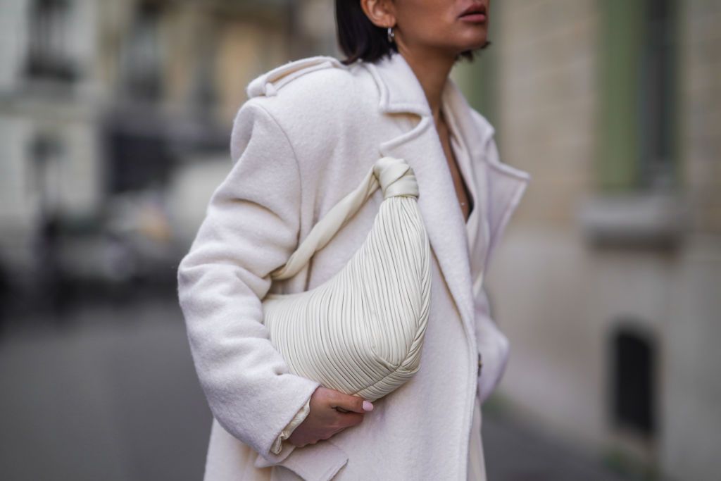 Luxurious White Designer Handbags and Purses: A Guide to the Best Design Options